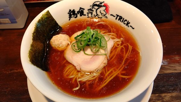 「鶏の醤油ラーメン」@鶏喰～TRICK～の写真