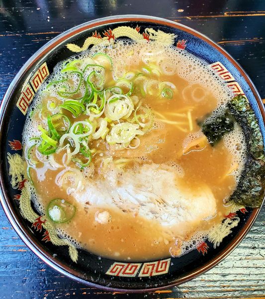 「とんこつ　カタ麺こってり」@風来軒 延岡店の写真