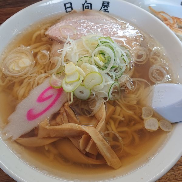 「らーめん650円、餃子3コ270円」@青竹手打ちラーメン 日向屋の写真