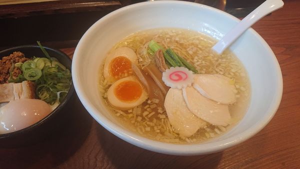 「鶏塩中華そば＋味玉＋岳温泉卵丼」@麺処 若武者の写真