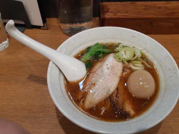 「煮干しそば 750円味玉無料チケット使用」@濃厚煮干しそば 丸にたちばなの写真