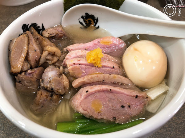 「特製鴨中華そば（塩）」@満鶏軒 本郷三丁目店の写真