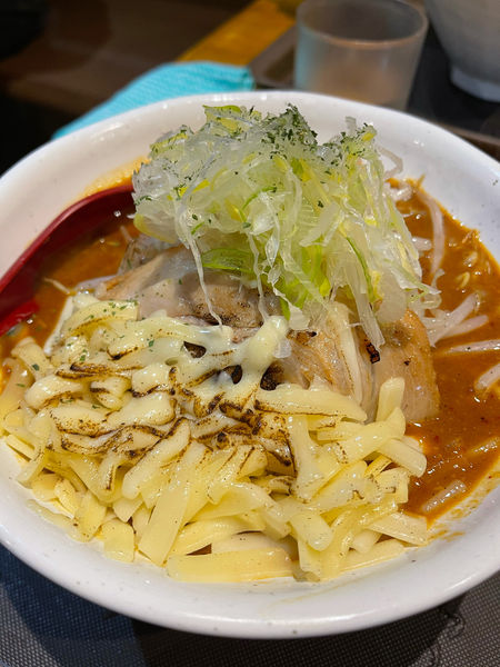 「限定（カレーラーメン）麺半分の変わりにチーズトッピング950円」@らーめん 蓮の写真