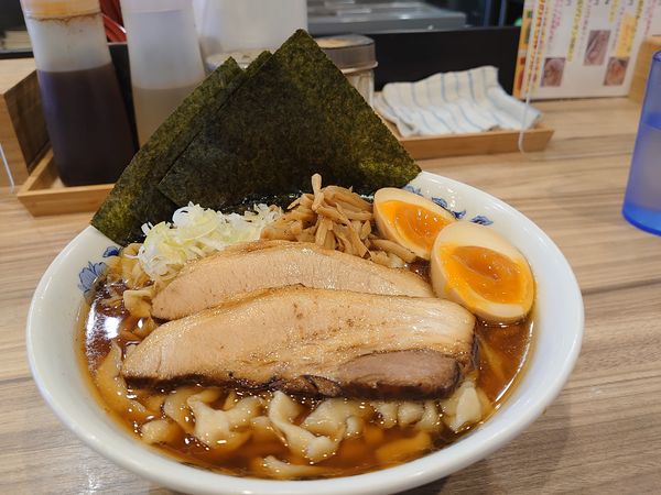 「特製醤油（特盛）」@くじら食堂 nonowa東小金井店の写真