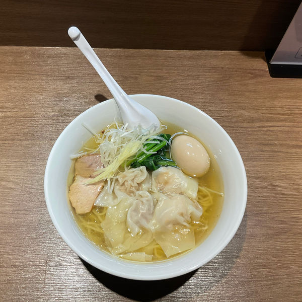 「塩ワンタン＋卵」@雲呑麺のお店 おんわの写真