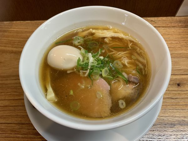 「醤油ラーメン味玉乗せ 930円」@ラーメン 志のわの写真