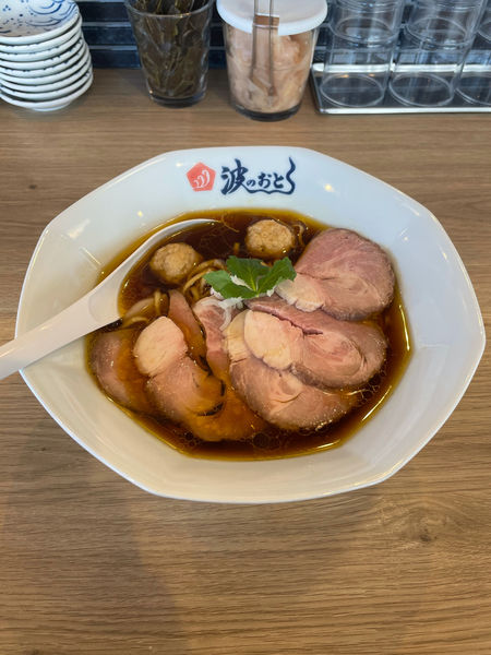 「醤油らーめん（大盛肉増し）」@麺屋 波のおとの写真