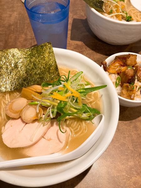 「淡麗ホタテそば+チャーシュー丼」@NOODLE VOICEの写真