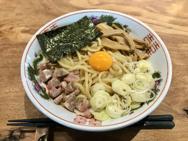 「鶴齢純米しぼりたて＋ヱビス黒小瓶＋つまみ２種→まぜそば」@三鷹らーめん酒場 SALの写真