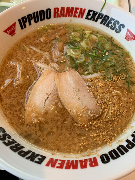 「博多流とんこつしょうゆラーメン」@IPPUDO RAMEN EXPRESS 神戸三田プレミアム・アウトレット店の写真