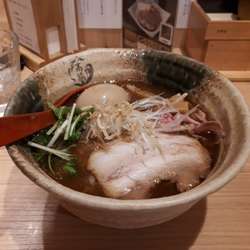 味玉入り　焼きあご塩ラーメン