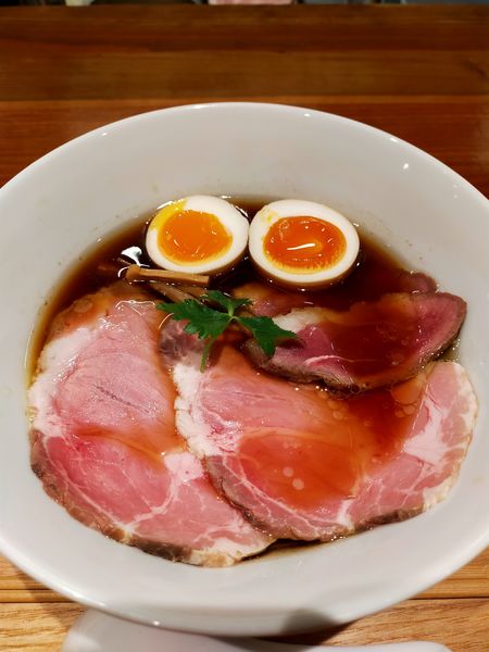 「熟成黒醤油燻玉＋チャーシューまし」@拉麺 ぶらいの写真