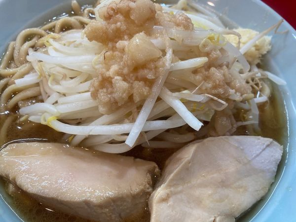 「ラーメン＋ニンニク」@自家製麺 酉の写真