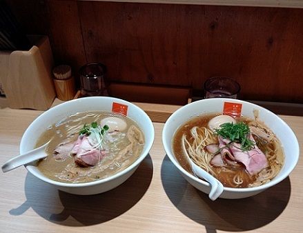 「特製煮干し中華そば・特製濃厚煮干しそば」@煮干中華そば ハナアオイの写真