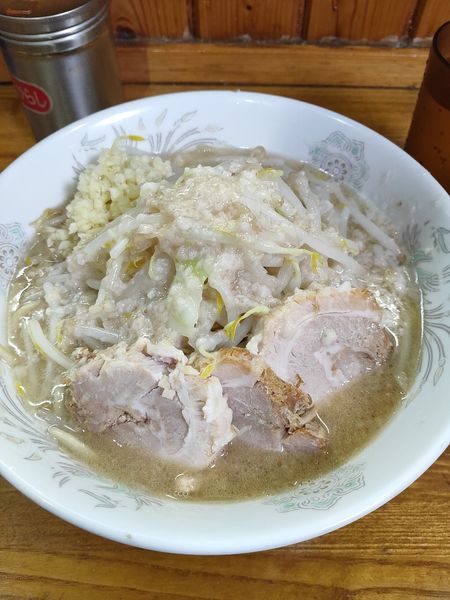「ラーメン麺少なめニンニクアブラ」@らーめん松信の写真