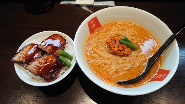 「カレー担々麺 750円 + 炙りチャーシューごはん 250円」@麺屋 虎杖 大門浜松町店の写真