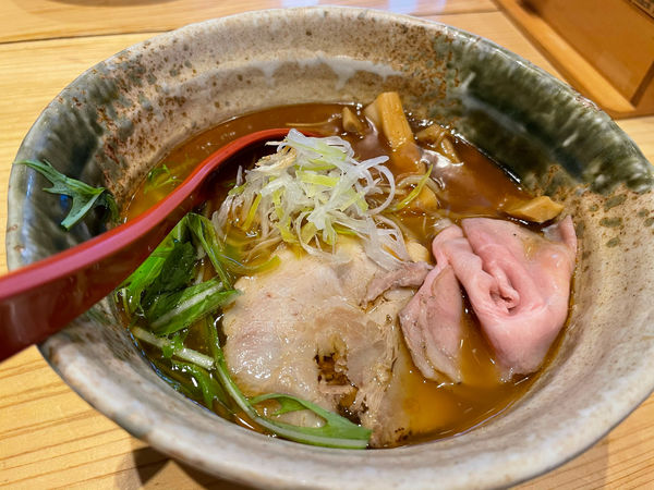 「焼きあご塩ラーメン  820円」@焼きあご塩らー麺  たかはし 歌舞伎町店の写真
