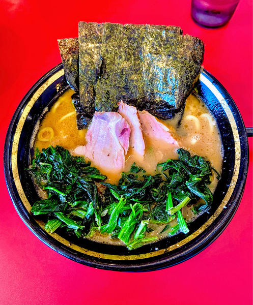 「チャーシューメン + ほうれん草」@家系ラーメン 熊田家の写真