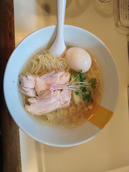 「塩生姜らー麺味玉入り（950円）」@塩生姜らー麺専門店 MANNISH 浅草店の写真