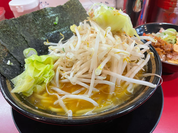 「野菜ラーメン＋のり＋半賄い飯」@家系ラーメン とらきち家の写真