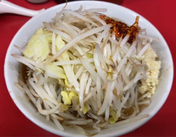 「小ラーメン ヤサイ ニンニク ラー油」@ラーメン二郎 千住大橋駅前店の写真