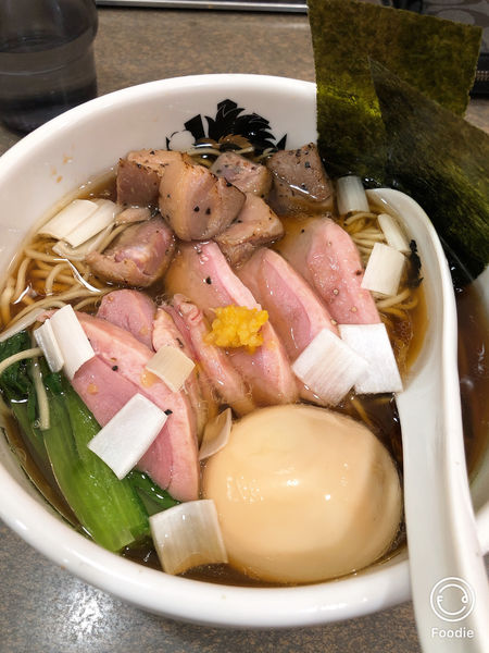 「特製鴨中華そば（醤油）」@満鶏軒 本郷三丁目店の写真