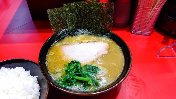 「ラーメン(並)＋ライス 850円」@横浜ラーメン 真砂家の写真
