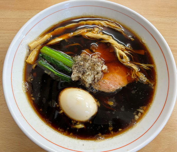 「漆黒醤油　味玉トッピ」@ら〜麺 安至の写真