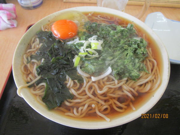 「春菊天蕎麦＋生卵 大盛り 460円」@こだわりの立ち食いそば たからんちょの写真