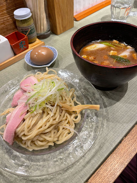 「鴨つけそば＋鴨コンフィ（チャーシュー）＋煮卵1350円」@らーめん 鴨to葱の写真