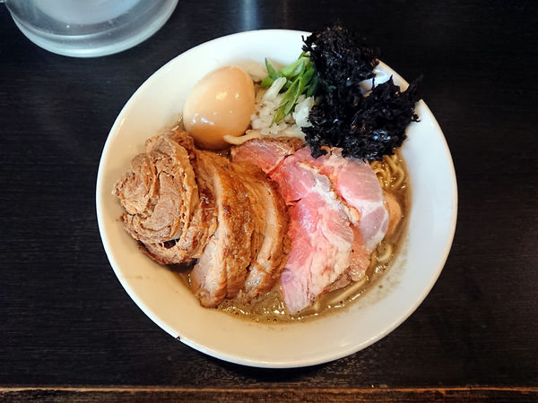 「特製濃厚そば+厚切り豚」@陽はまたのぼるの写真