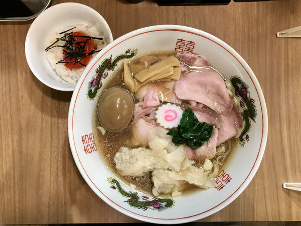 「醤油ワンタンチャーシュー味玉 ＋ 漬け卵黄丼」@MENクライの写真