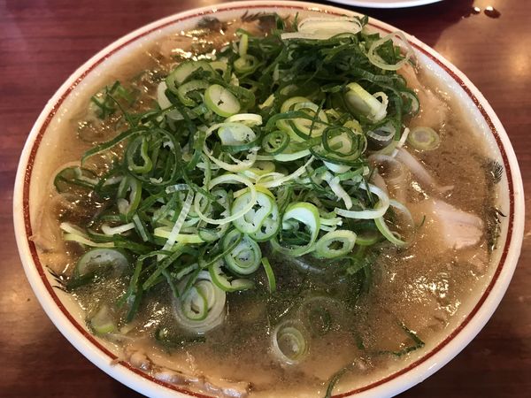 「特製ラーメン麺かたいめ（かため）ネギ多めあか（チャーシュー赤」@本家第一旭 たかばし本店の写真
