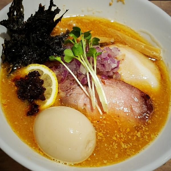 「【限定】あん肝と煮干しの味噌拉麺~福来辣油を添えて~９００円」@麺屋 必道の写真