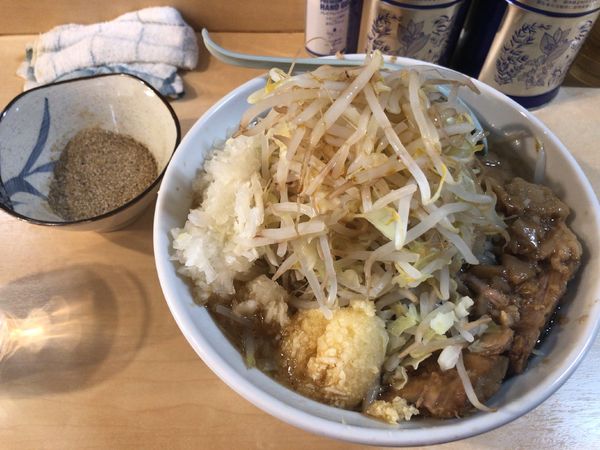 「たまブー郎(タマネギ・魚粉入り) 　ヤサイニンニクアブラ」@ラーメンぶたまるの写真