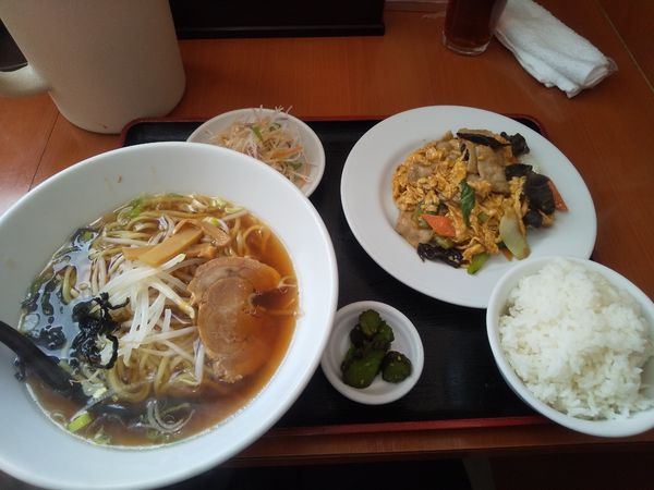 「【ランチ】醤油ラーメン＋豚肉とキクラゲと玉子炒め748円」@台湾料理 福味居の写真