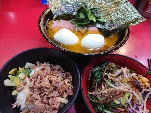 「チャーシュー麺 色々」@家系総本山 ラーメン吉村家の写真