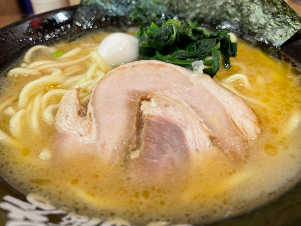 「ラーメン＋半チャーハン」@町田商店 由比ヶ浜店の写真