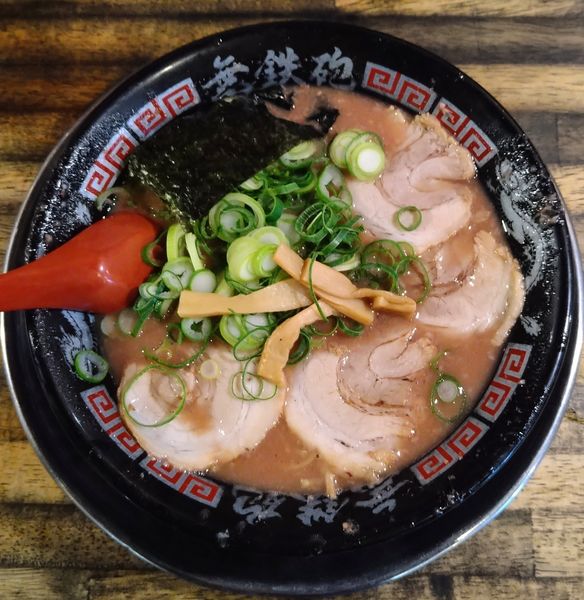 「とんこつラーメン(ふつう・ふつう・多め)＋替玉(細麺)」@無鉄砲 東京中野店の写真