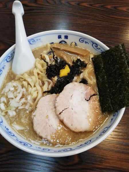 「背脂煮干ラーメン」@二葉 上荻店の写真