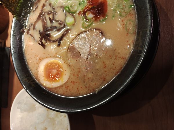 「うま辛とんこつラーメン」@藤一番 錦店の写真
