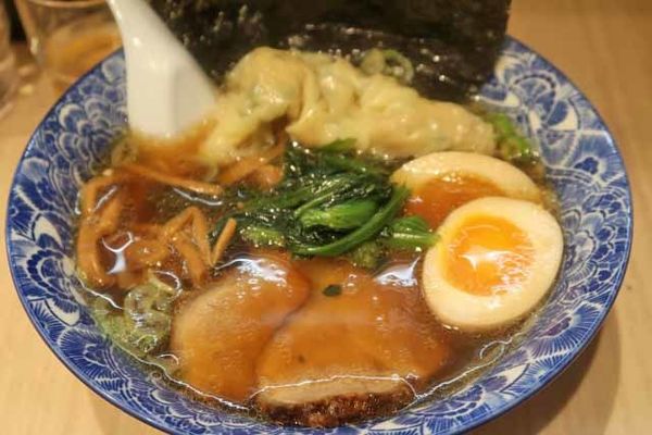 「特製らーめん　750円」@肉厚わんたん麺と手作り焼売 ら麺亭 浅草支店の写真