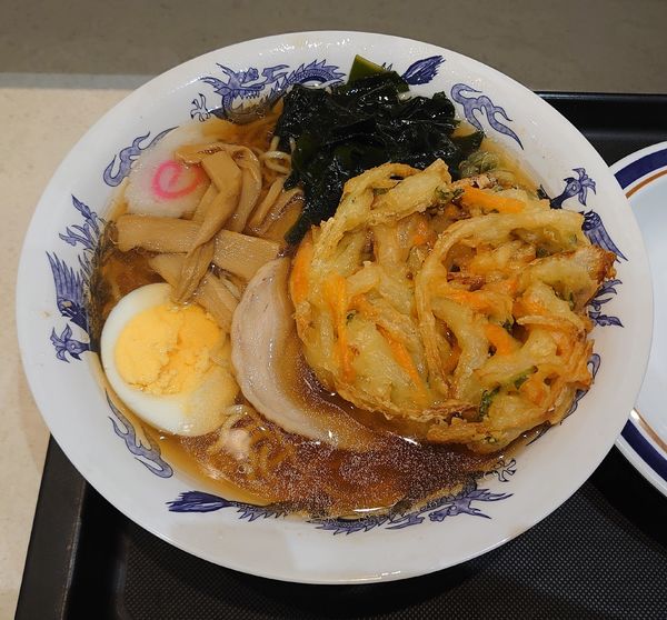 「ラーメン+天ぷら(550円)」@名代 富士そば 志木店の写真