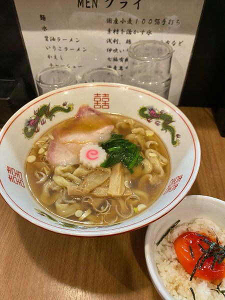 「醤油ラーメン¥850&漬け卵黄丼¥50」@MENクライの写真