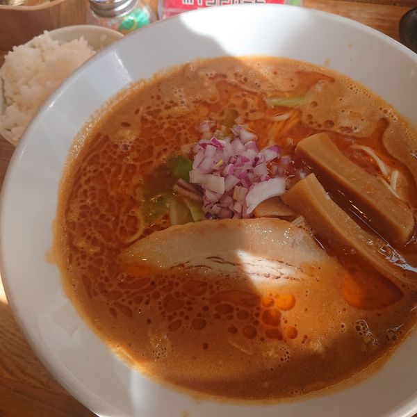 「海老味噌カレーラーメン900円、ライス100円」@味噌中華そばムタヒロの写真