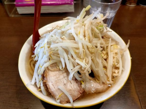 「ラーメン 並 850円 ニンニク少なめ」@ラーメン イエロー 御徒町店の写真