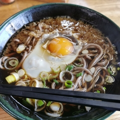 駅前のそばうどん屋さんの画像