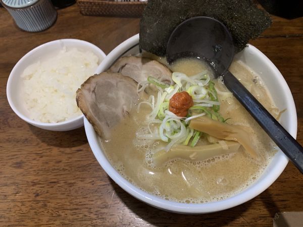 「白味噌ラーメン 810円」@北海道ラーメン追風丸 久茂地店の写真