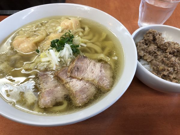 「海老ワンタンメン大盛　生姜丼」@日陰の写真