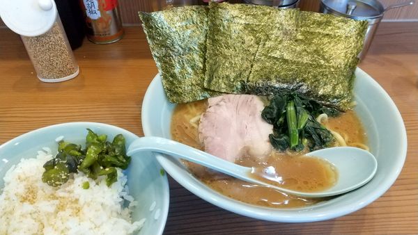 「ラーメン並+ライス650円」@横浜家系ラーメン 武蔵家 秋津店の写真